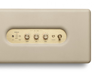 Die Vorderseite eines beigen Marshall WOBURN III-Verstärkers mit Knöpfen darauf.