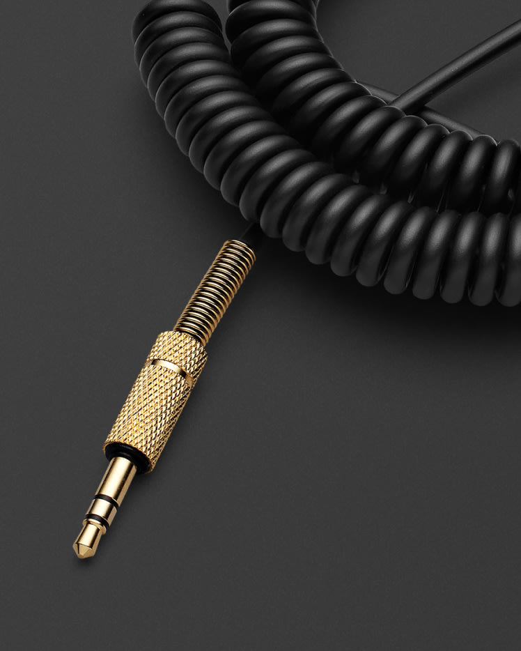 A Marshall SPEAKER AUDIO CABLE on a black surface.