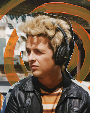 Billie Joe Armstrong usando el Monitor III A.N.C. de Marshall