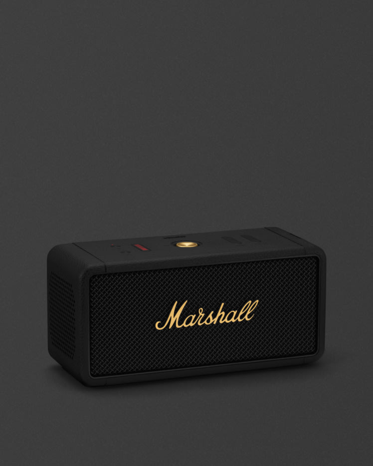 L'enceinte portable MIDDLETON BLACK AND BRASS est le compagnon idéal pour écouter de la musique en déplacement.
