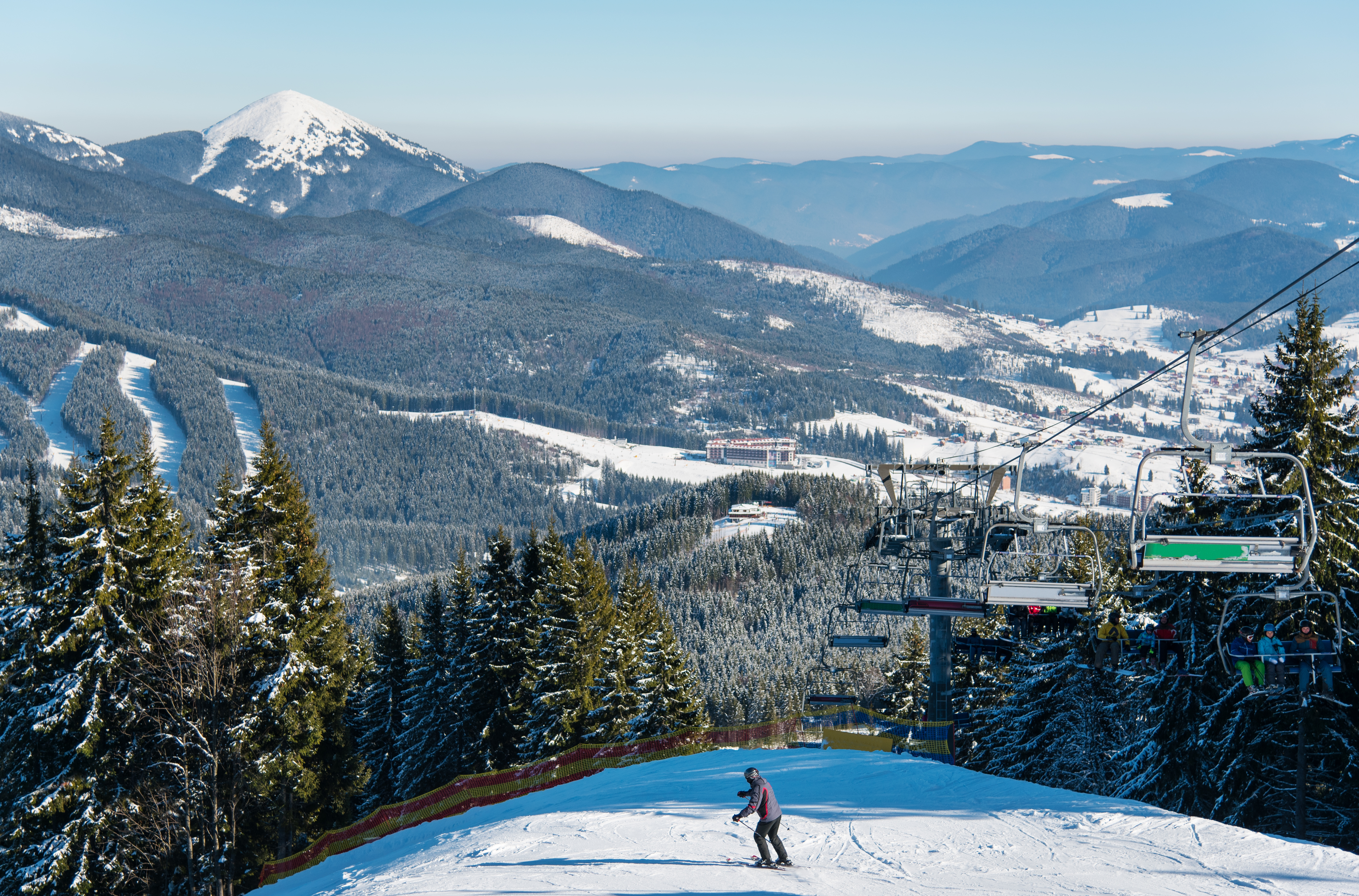 skier-skiing-in-the-mountains-2025-01-16-22-29-17-utc