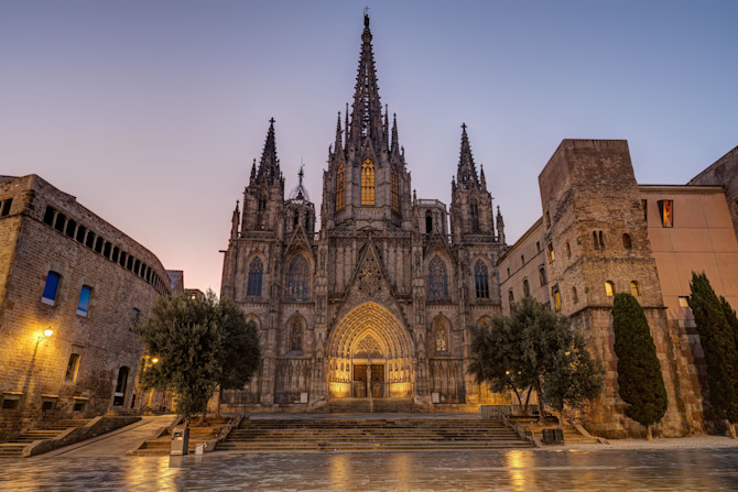 the-barcelona-cathedral-at-dawn-2026-03-25-05-05-06-utc