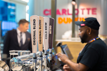 Dunkin- Donuts Terminal Lobby 004