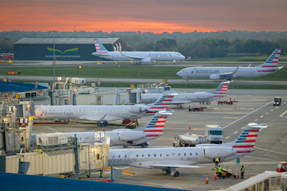 American Airlines landing, taxi, bridge