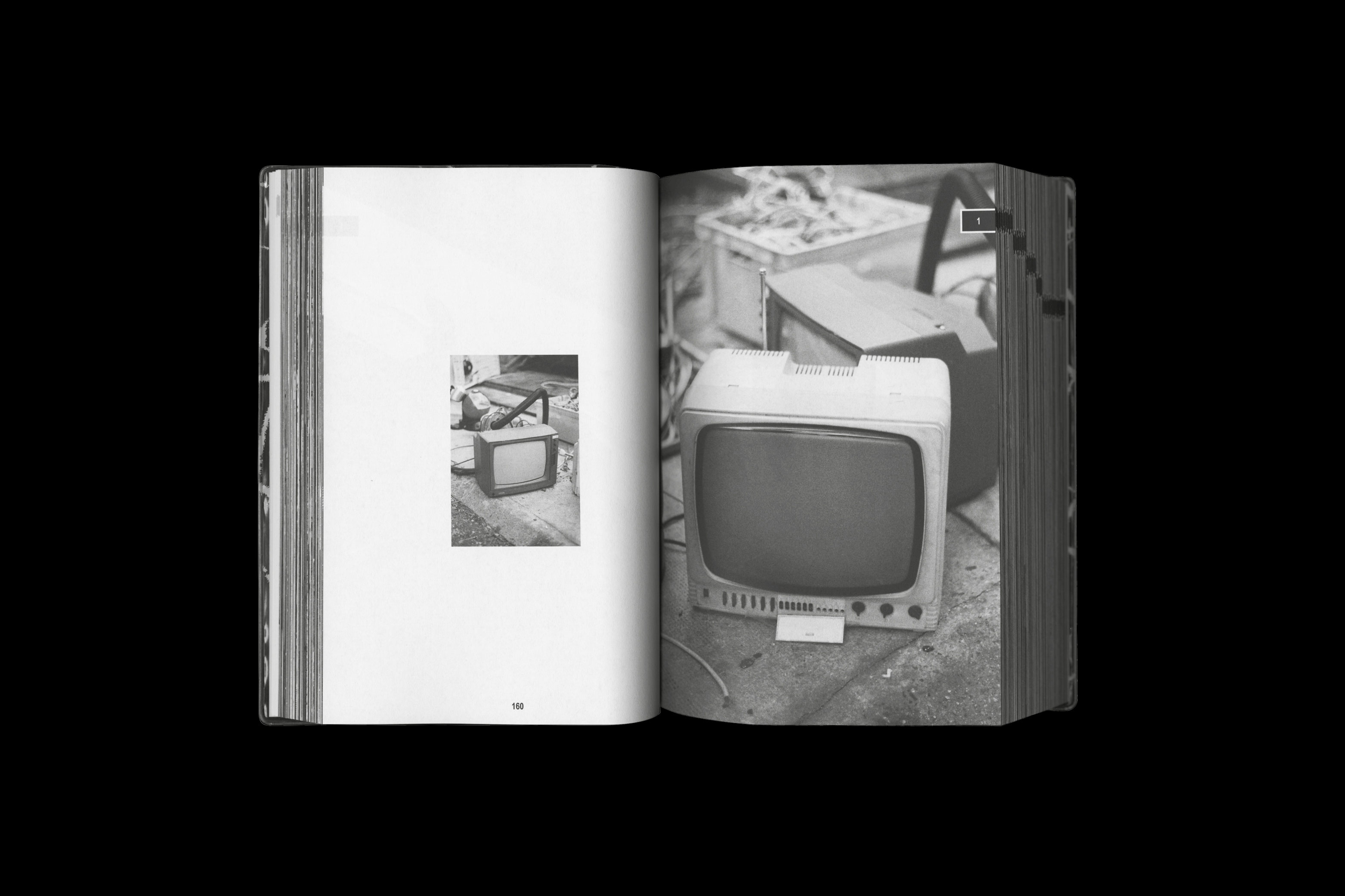 Hécatombe TV, edited by Mitsu Edition in 2022. 350 copies