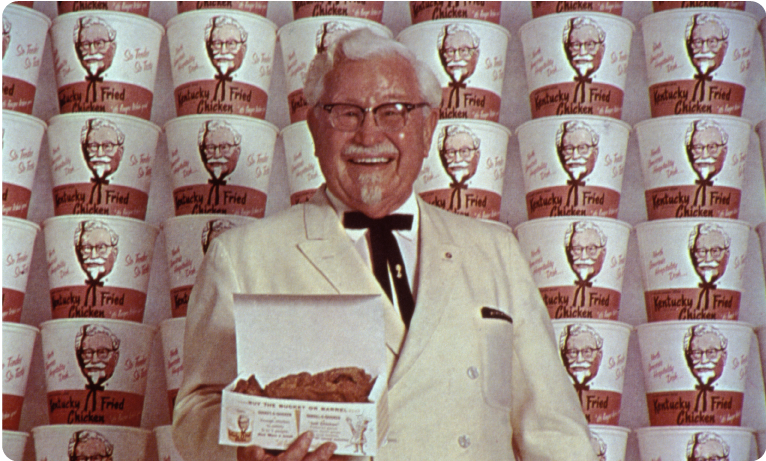 なぜパッケージにカーネルの顔が印刷されているの？