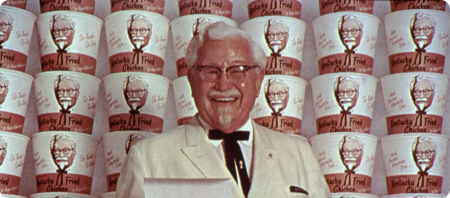 なぜパッケージにカーネルの顔が印刷されているの？