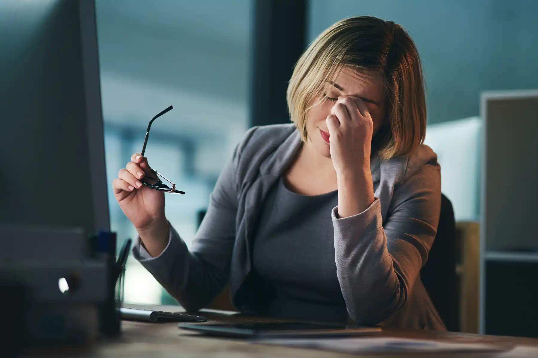 Woman frustrated at work because of ongoing brain fog.