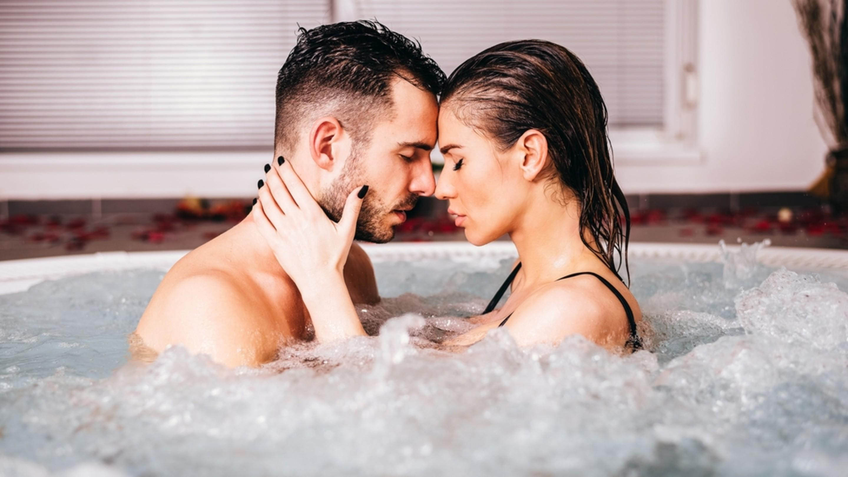 wife hot tub sex