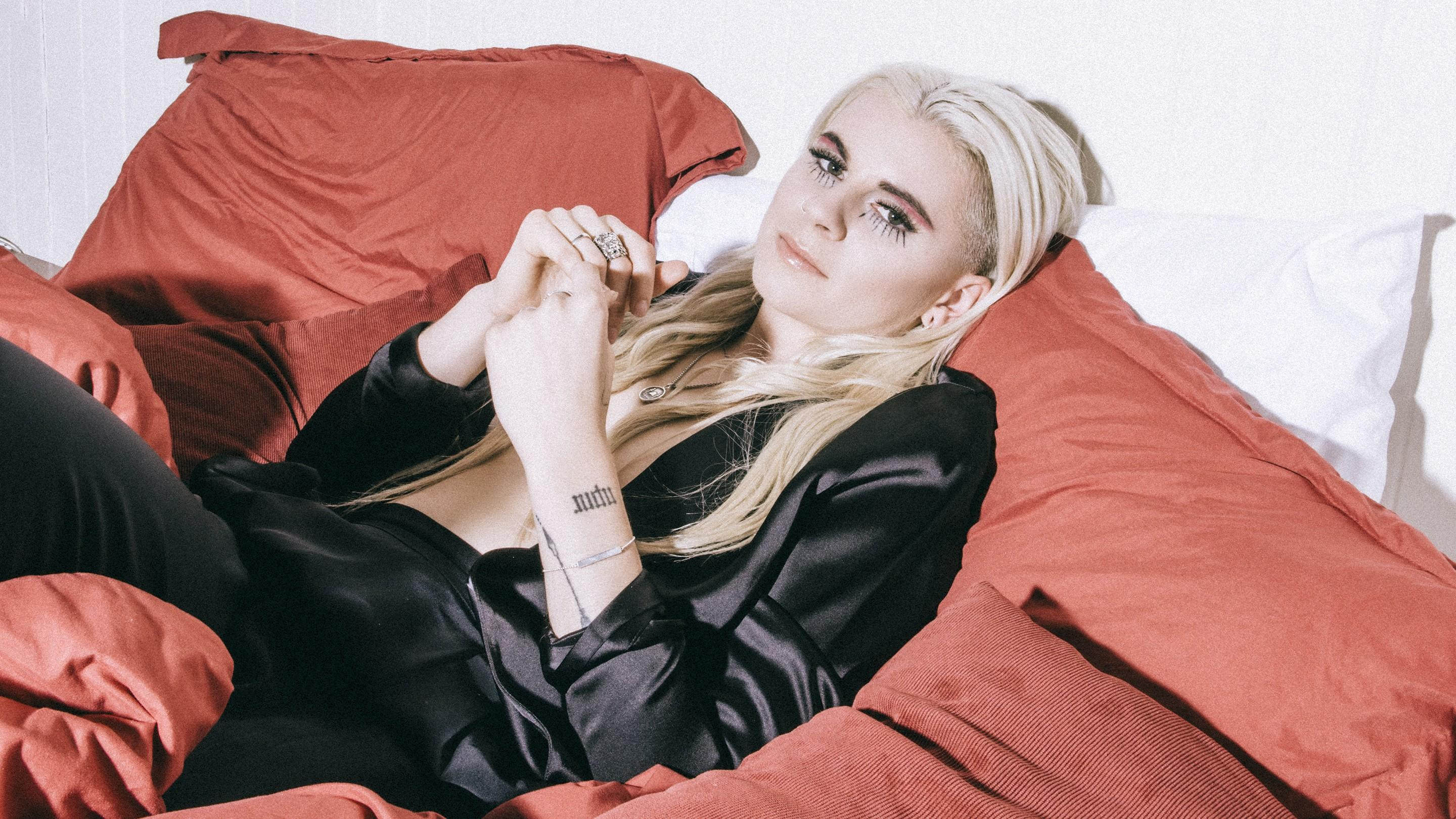 Lynn Gunn Rewrites the Rules of Sex Appeal photo picture