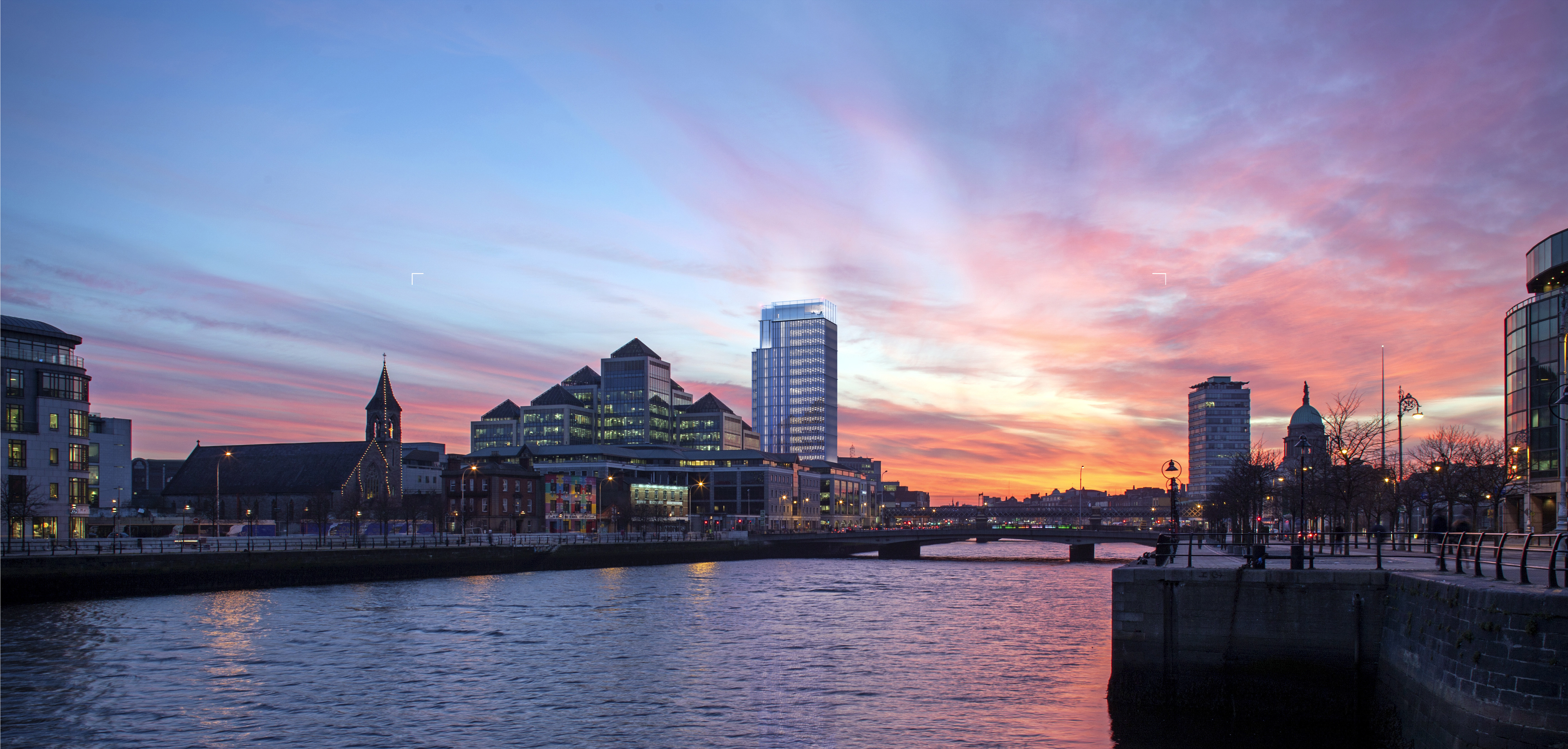 View-09 Custom House quay West of Sean O'Casey Bridge-NIGHT