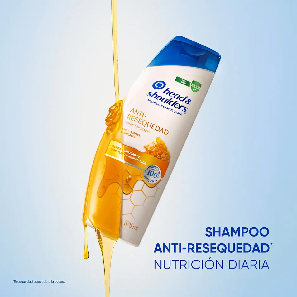 Head & Shoulders ha desarrollado la fórmula más nutritiva de su portafolio que nutre, retiene la hidratación y elimina la caspa del cuero cabelludo seco. Head & Shoulders ha desarrollado la fórmula más nutritiva de su portafolio que nutre, retiene la hidratación y elimina la caspa del cuero cabelludo seco.