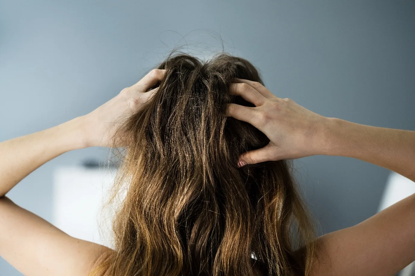 Women suffering from itchy scalp