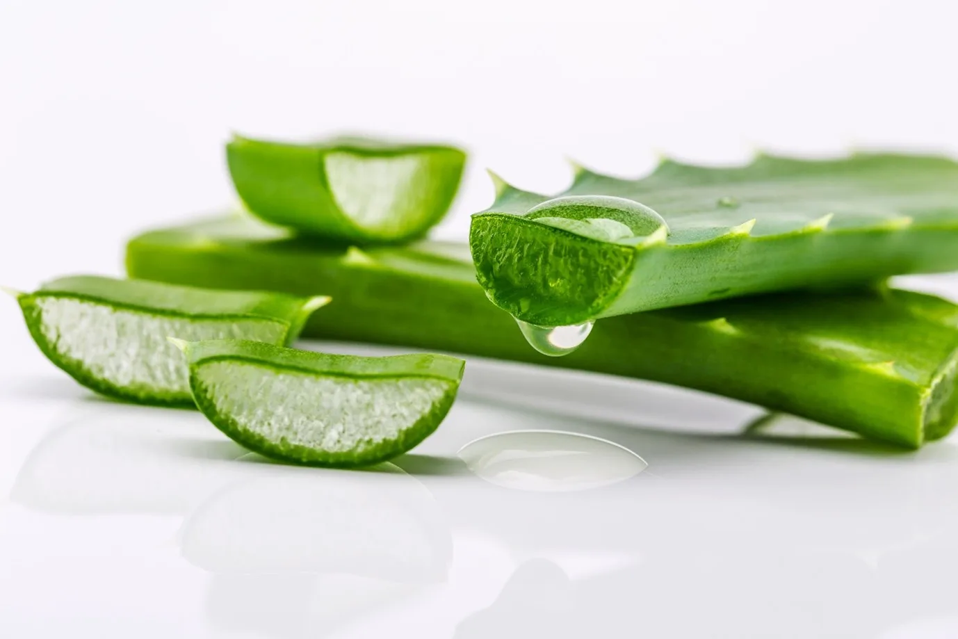 Aloe vera for removing dandruff