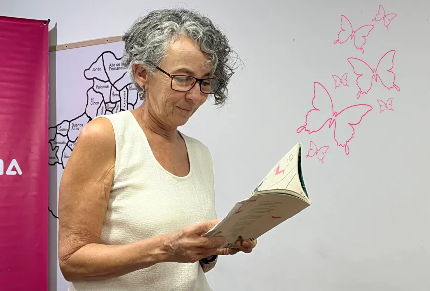 La autora de "En Titiribí te vi", Emma Lucía Ardila, lee uno de los poemas de su libro
