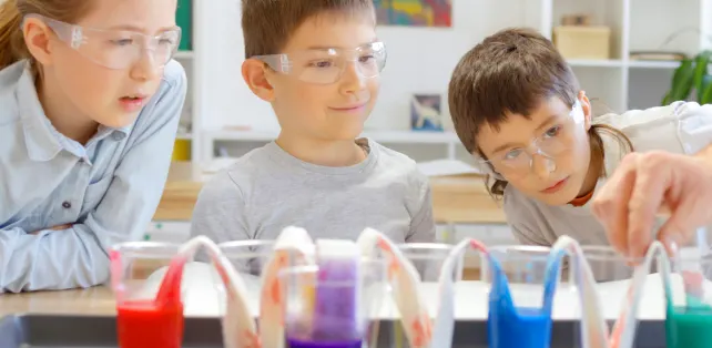 Kids watching a traveling rainbow science experiment