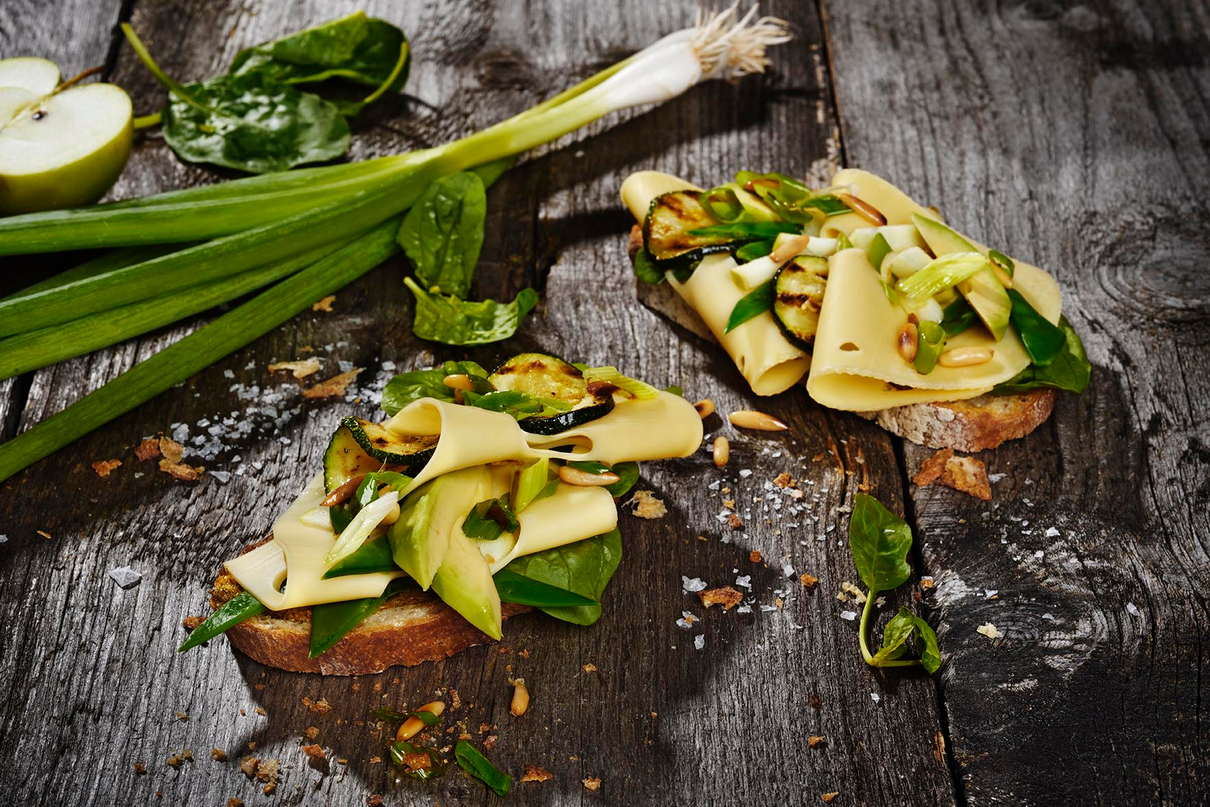 Avocado-Zucchini-Käsebrot
