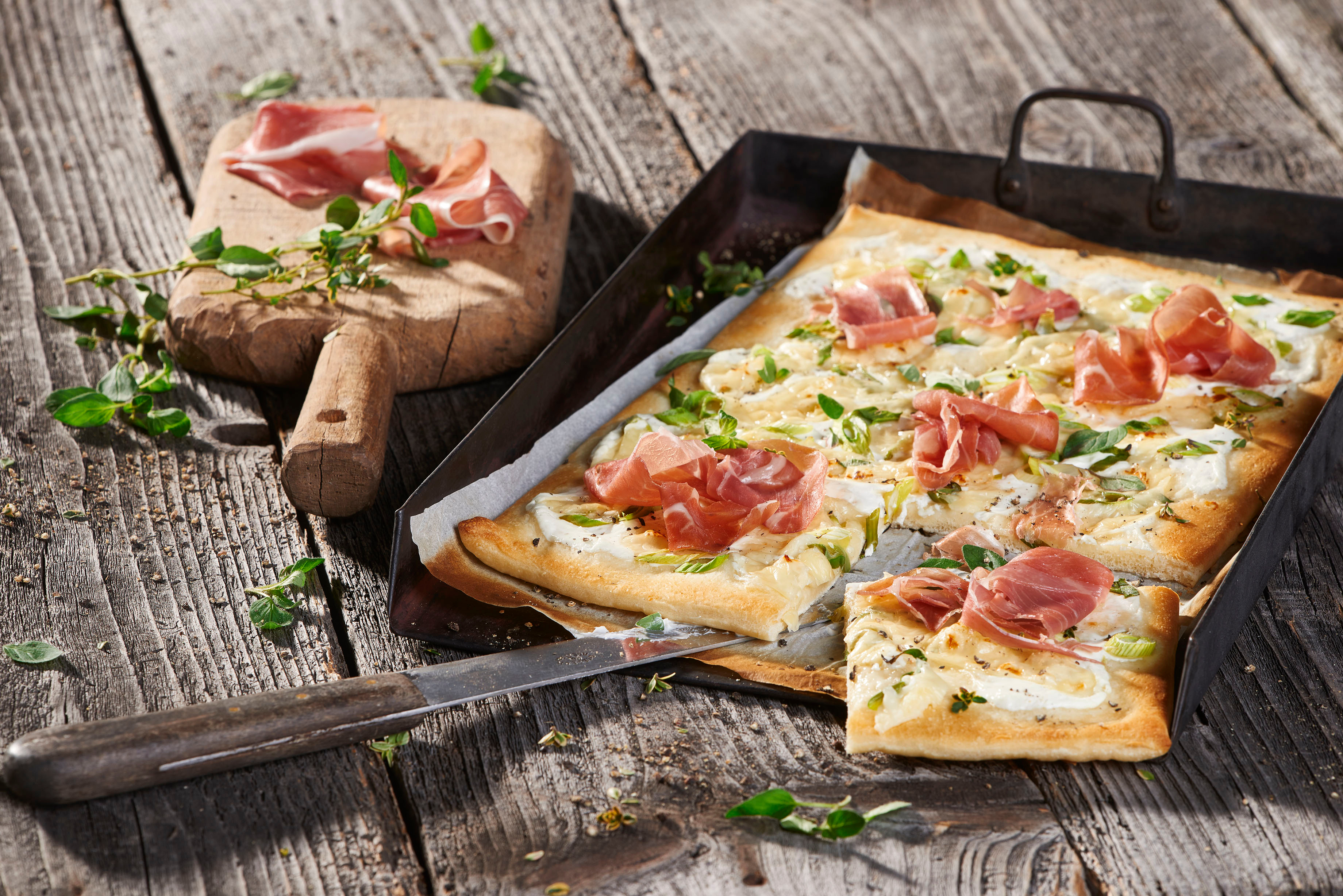 Tarte flamblée con prosciutto di parma