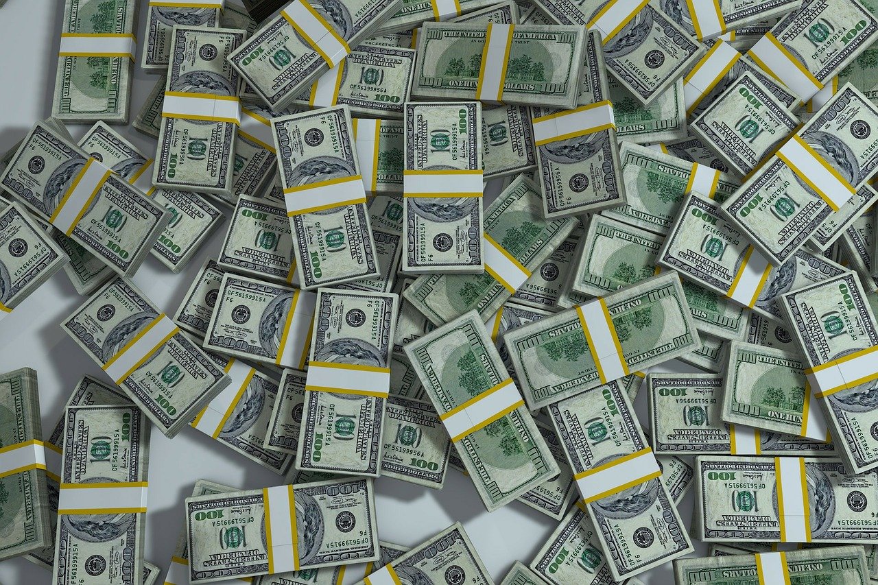 The Truth About Warren Buffett’s Record Cash Pile — And What It Means for You