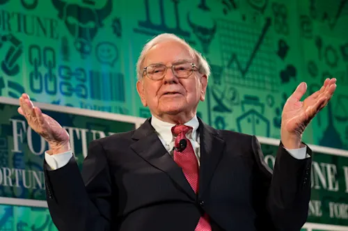 Berkshire Hathaway's $380 Billion Cash Pile: What It Signals for Investors