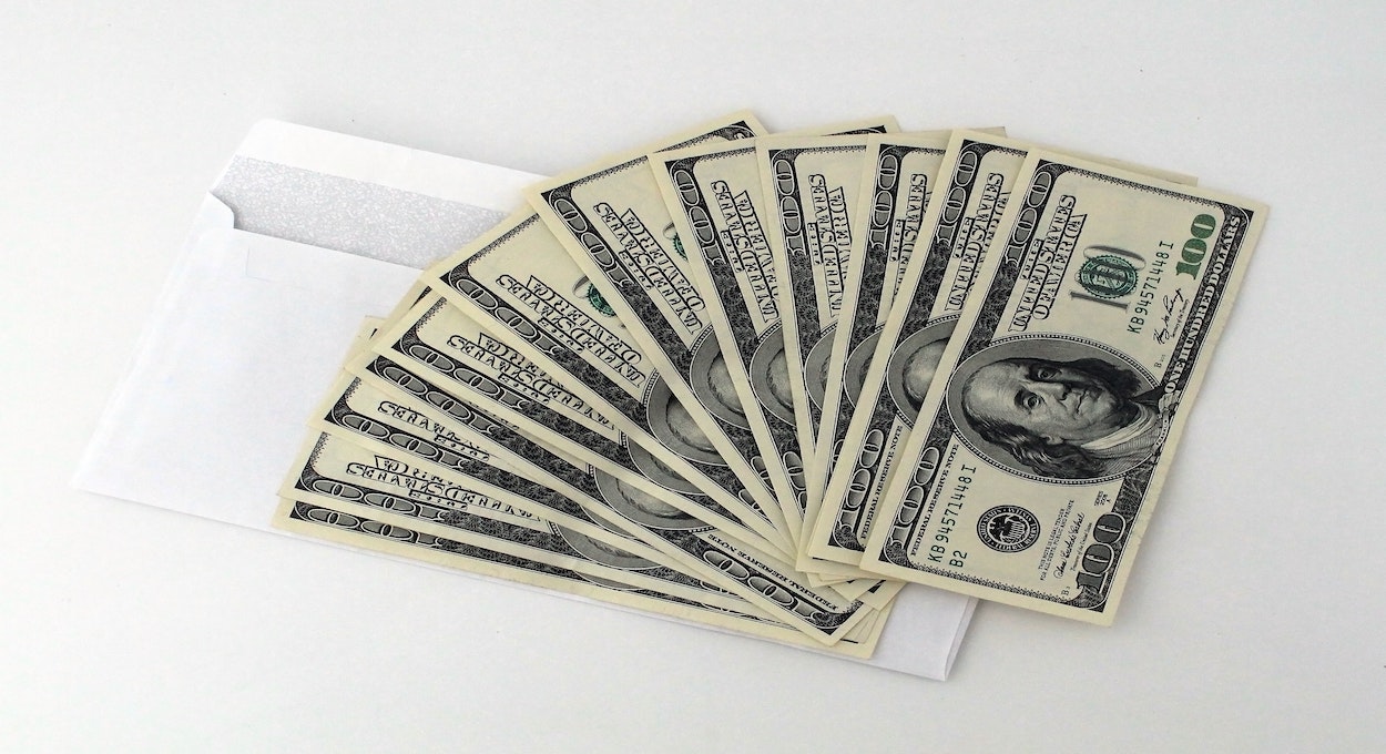 Is Investing Worth It? Why You Should Start Now to Build Wealth