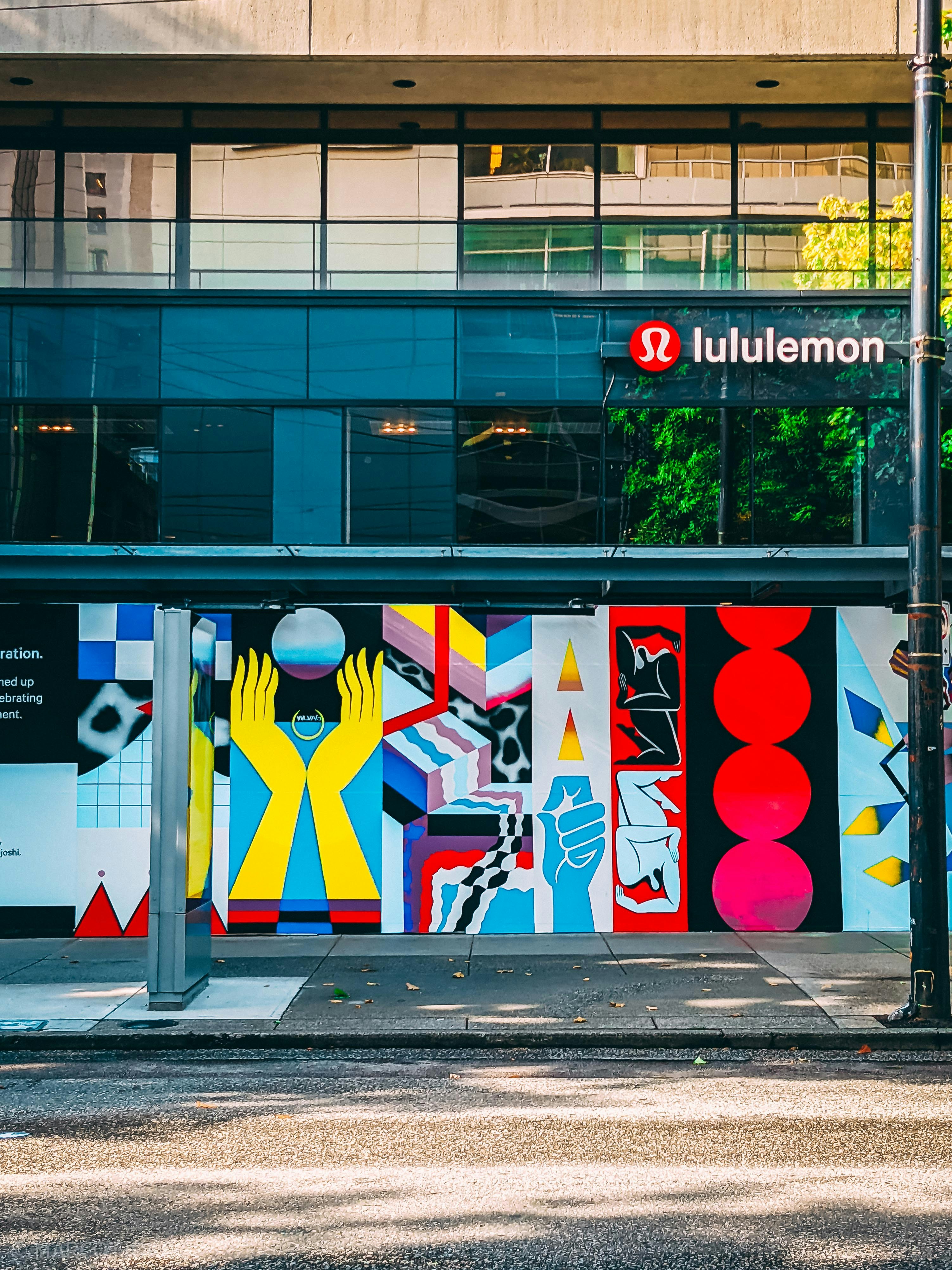 Lululemon vs. Nike: A Deep Dive into Lululemon’s Competitive Edge and Investment Potential