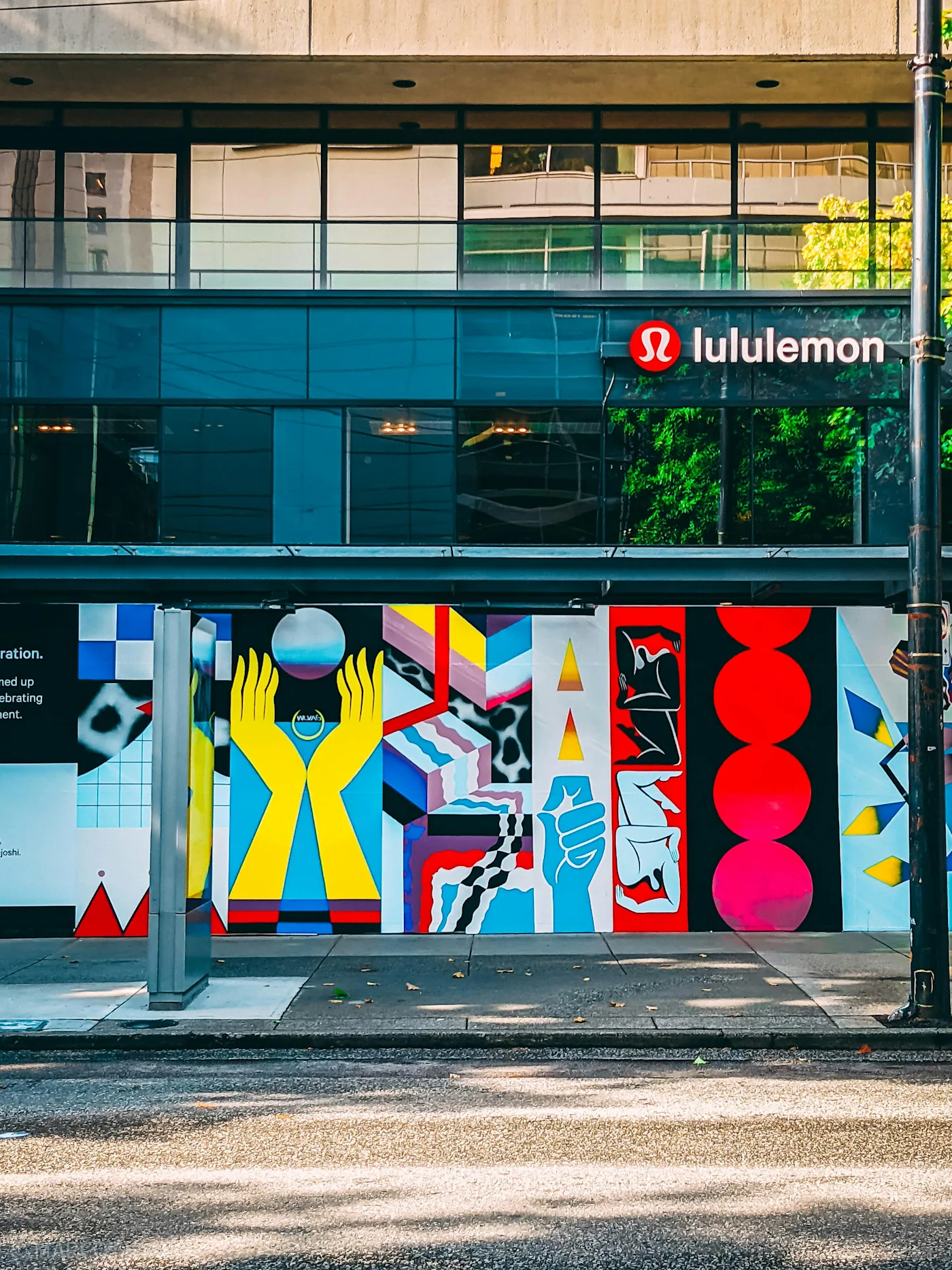 Lululemon vs. Nike: A Deep Dive into Lululemon’s Competitive Edge and Investment Potential