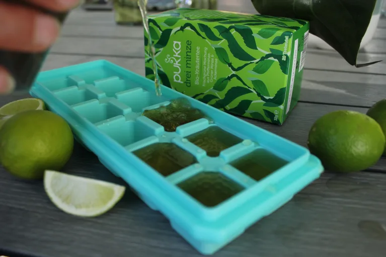 Drei Minze Ice Cubes alternative text