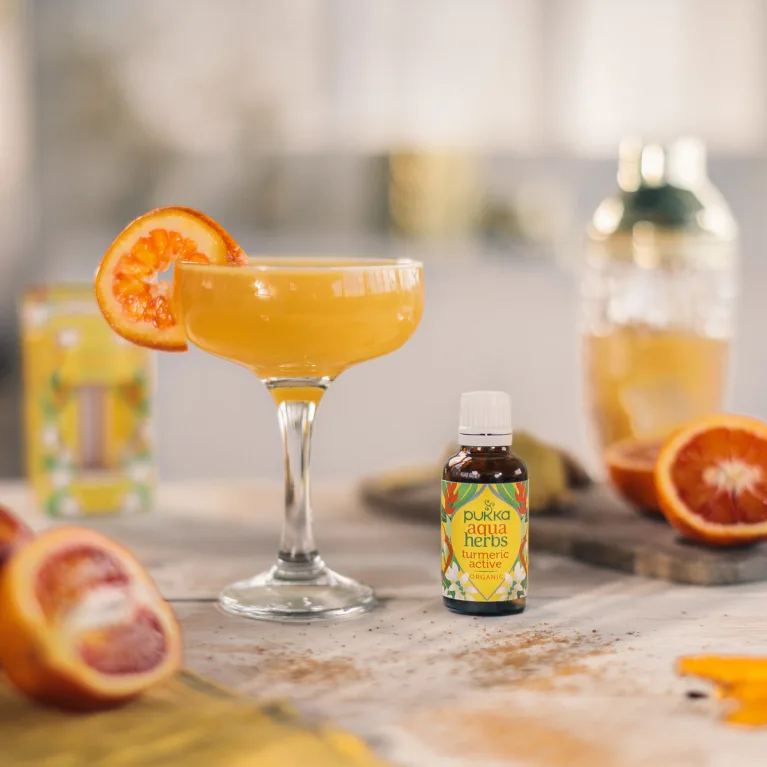 Turmeric and Ginger Fizz Mocktail