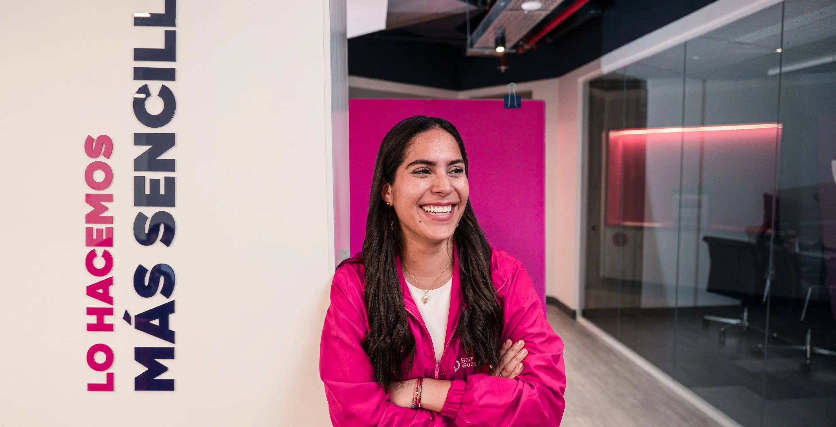 colaboradora chompa magenta