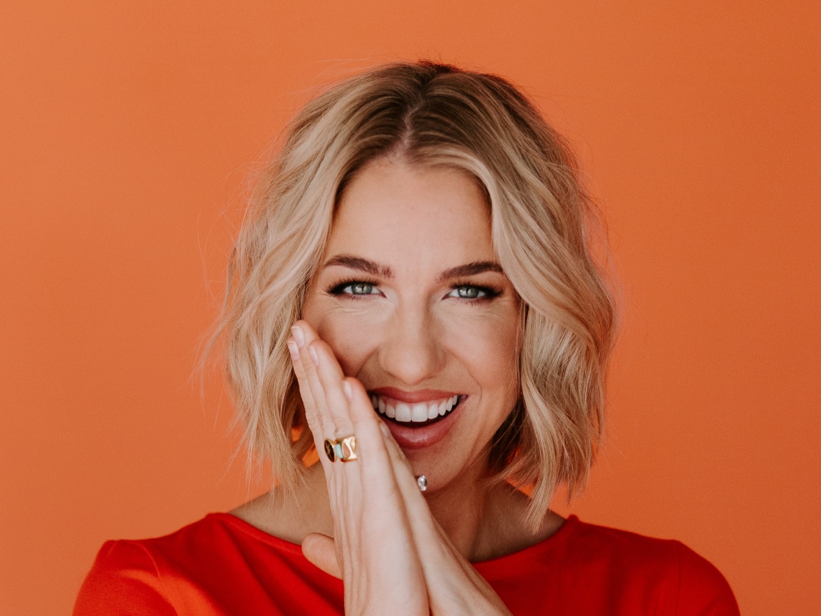 Headshot of Jenna Kutcher