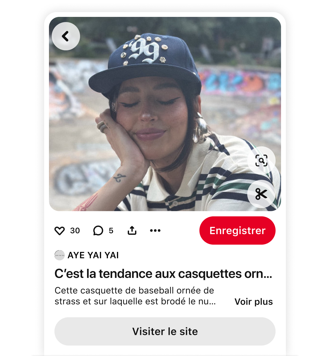Épingle Pinterest de la marque AYE YAI YAI montrant une casquette de baseball ornée de strass avec un lien vers un site Web.