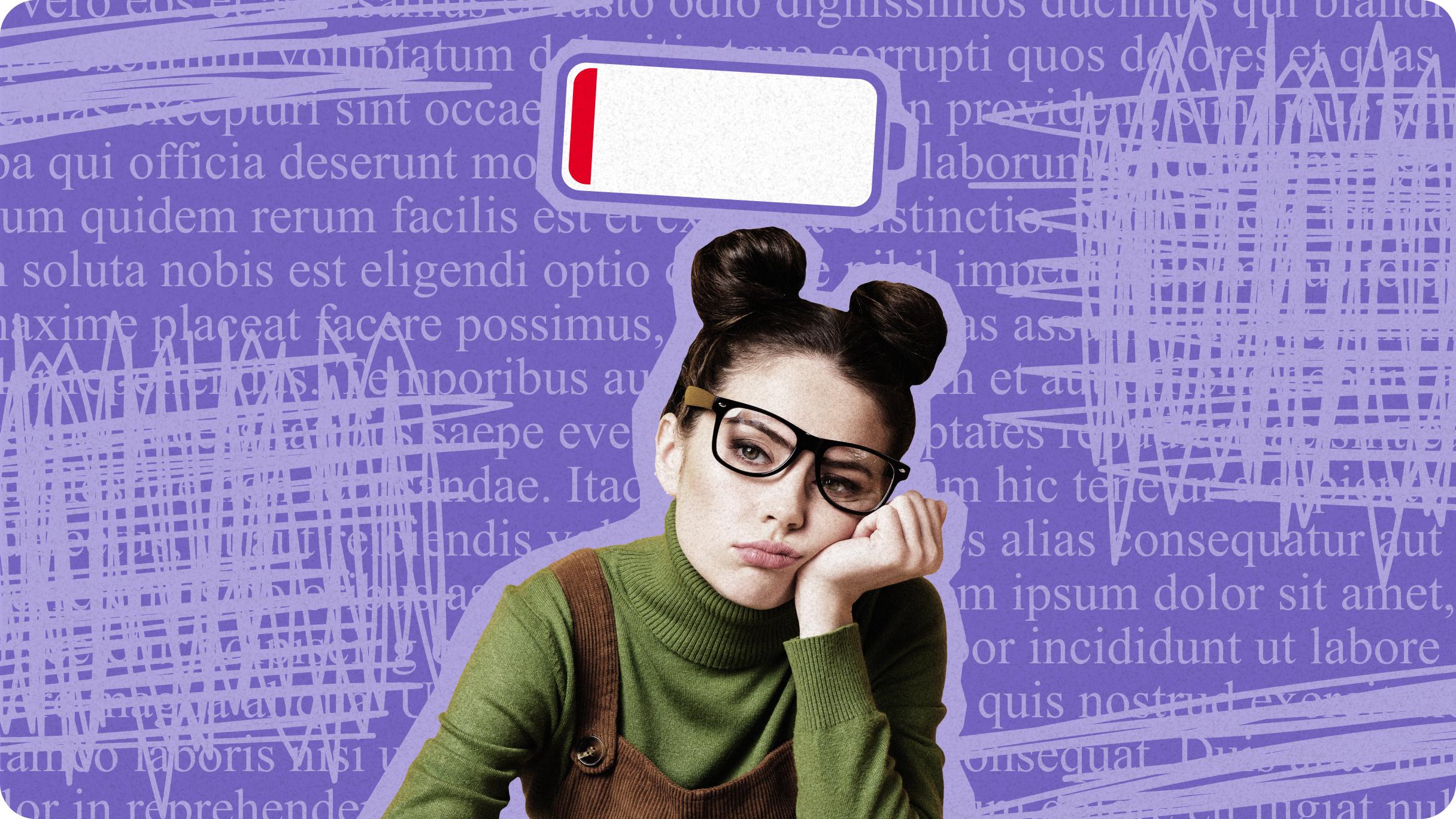 Giovane donna con un'espressione annoiata. Lo sfondo è di colore viola con testo e scarabocchi e un'icona di batteria scarica sopra la testa, che indica la sensazione di esaurimento o demotivazione.