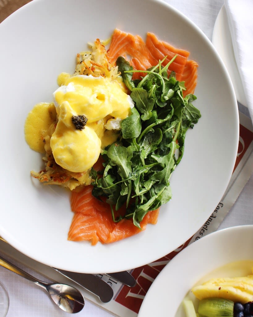 smoked-salmon-eggs-benedict