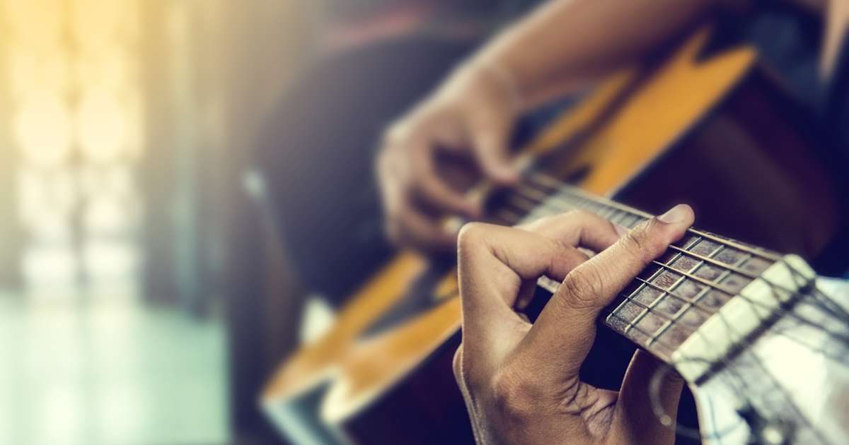 Gitarre: Von antiken Anfängen bis zu modernen Meisterwerken