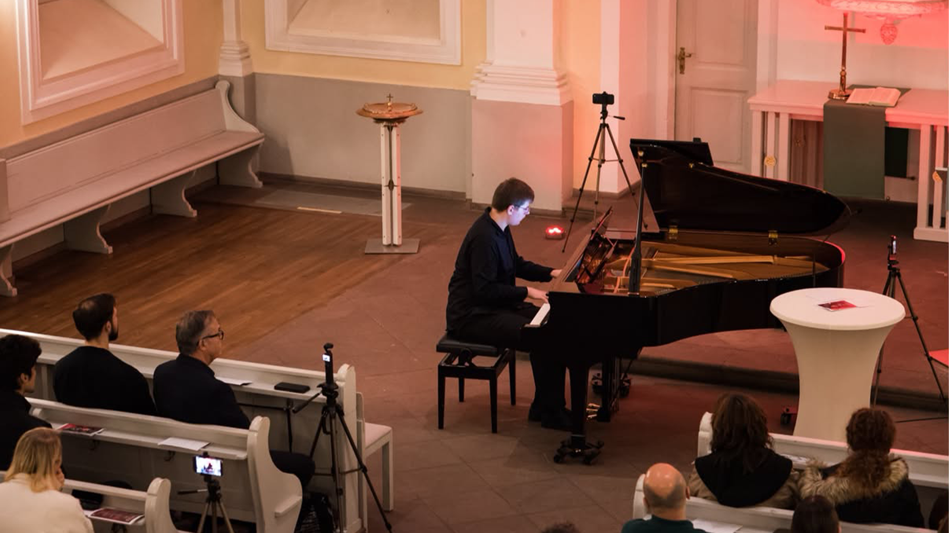 Paul Gurti am Klavier