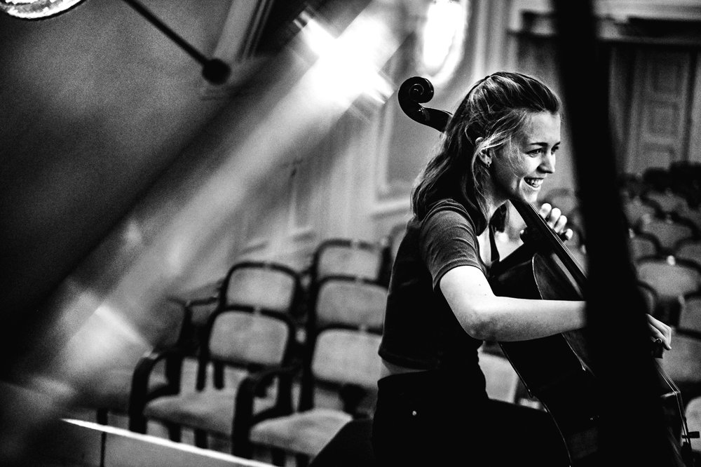 Violinistin bei der Probe