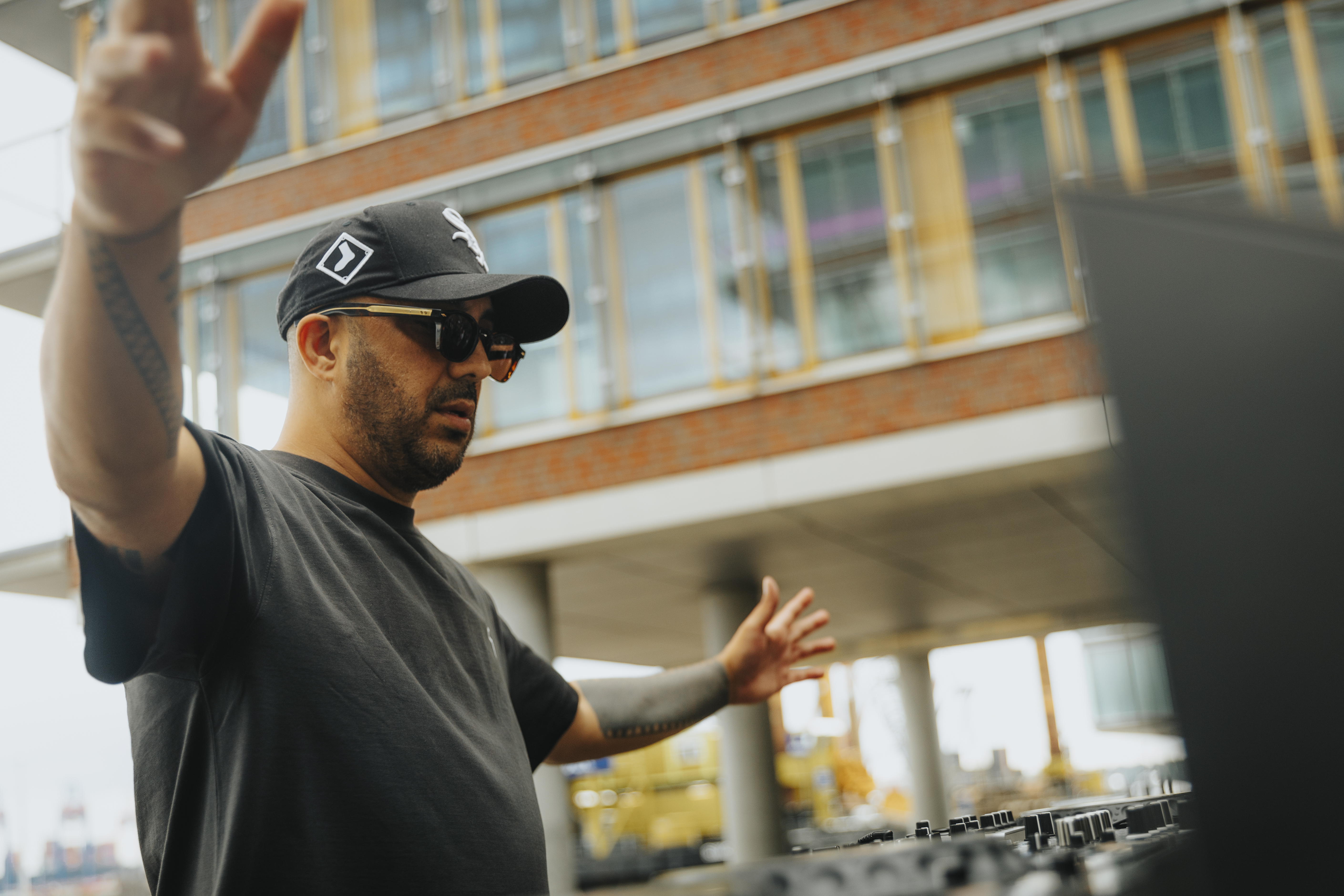 Zum Albumstart von "Clouds" - Iman Hanzo im Interview