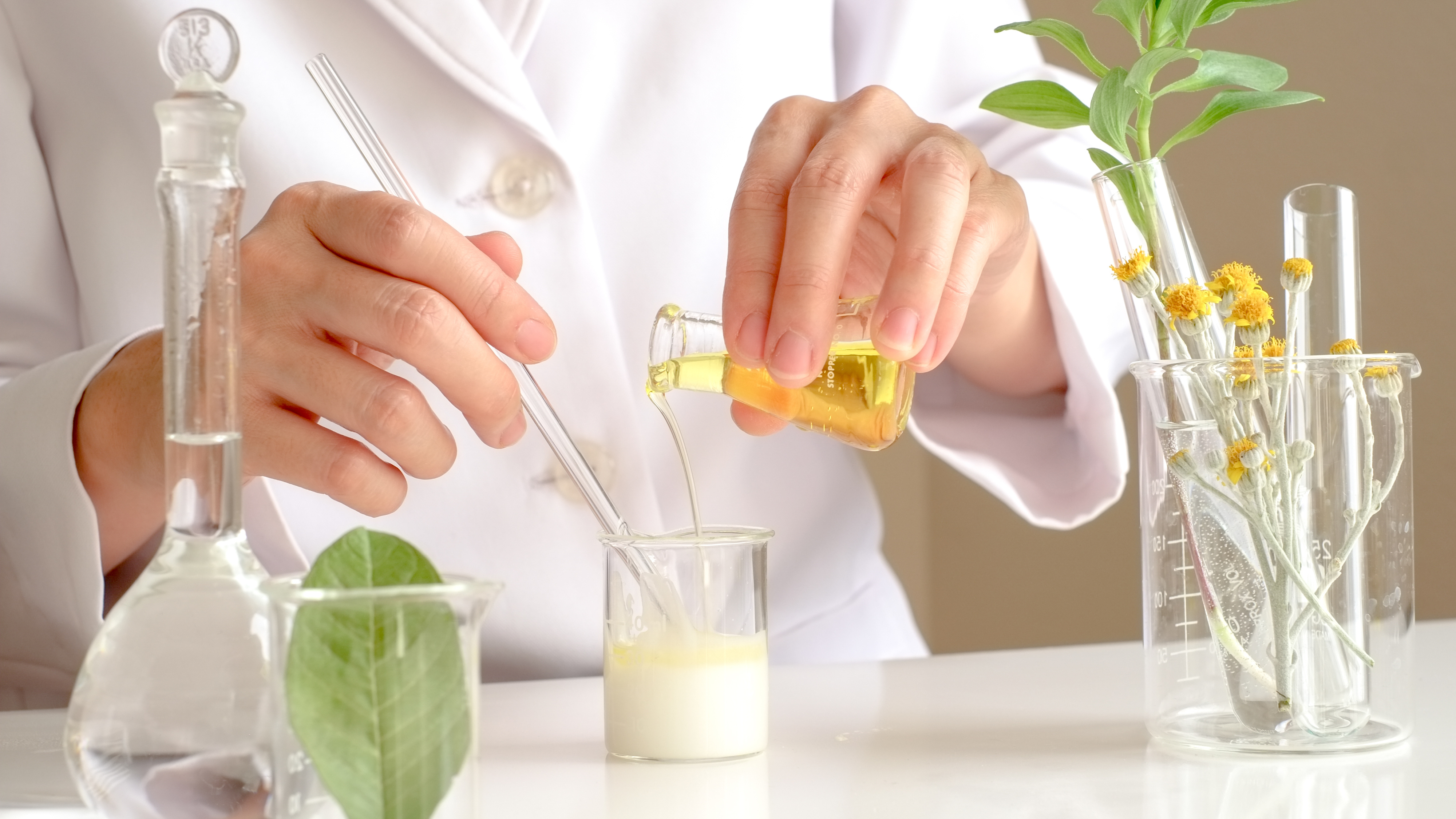 SKJUR DE DE Images Consumer 2023 Themenfeld Expertise & Marke 16zu9 Choice2 150dpi HAENDE