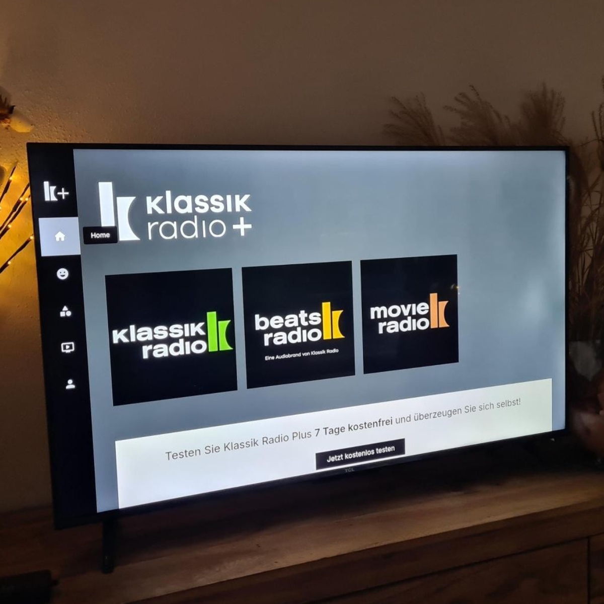 Smart TV mit Klassik Radio, Beats Radio und Movie Radio auf dem Bildschirm