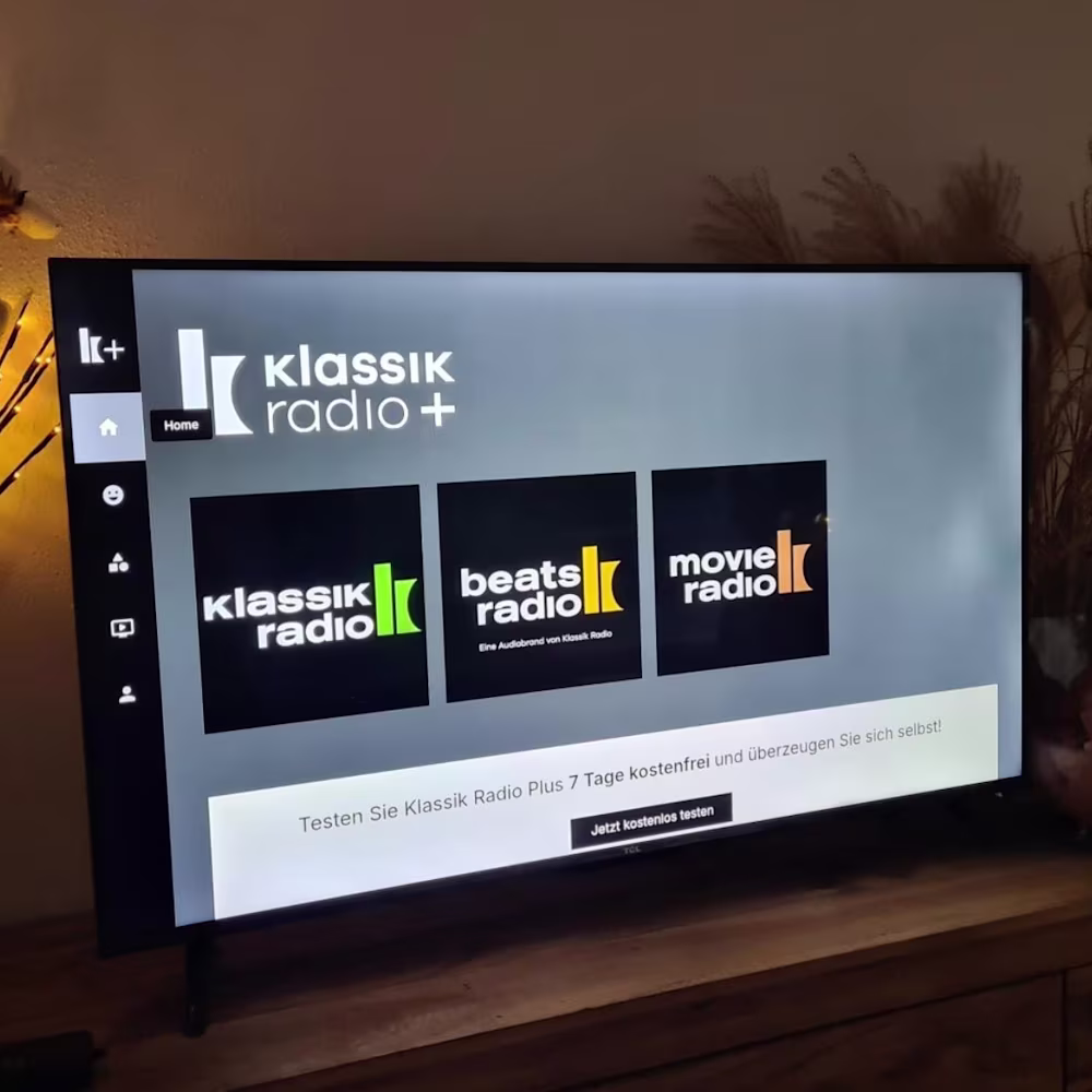 Smart TV mit Klassik Radio, Beats Radio und Movie Radio auf dem Bildschirm