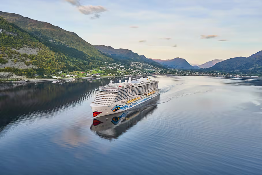 AIDA Kreuzfahrt Kussmund Luxus Berge Meer