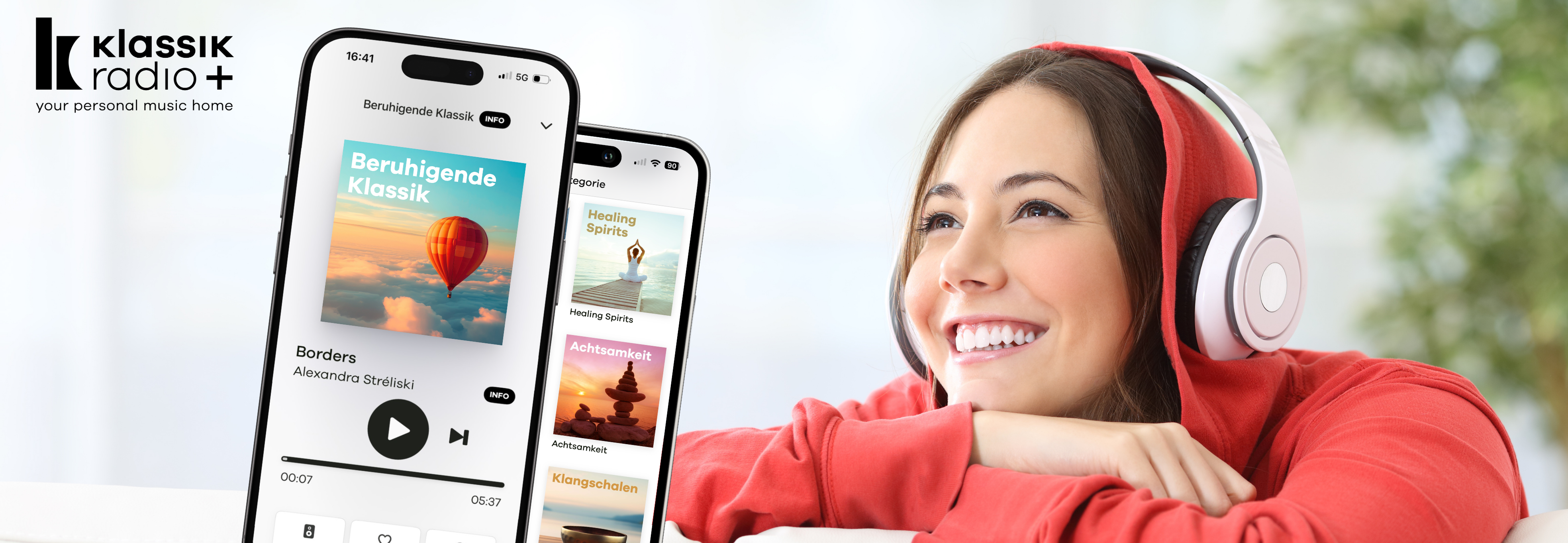 Junge Frau hört ruhige Musik zum Entspannen