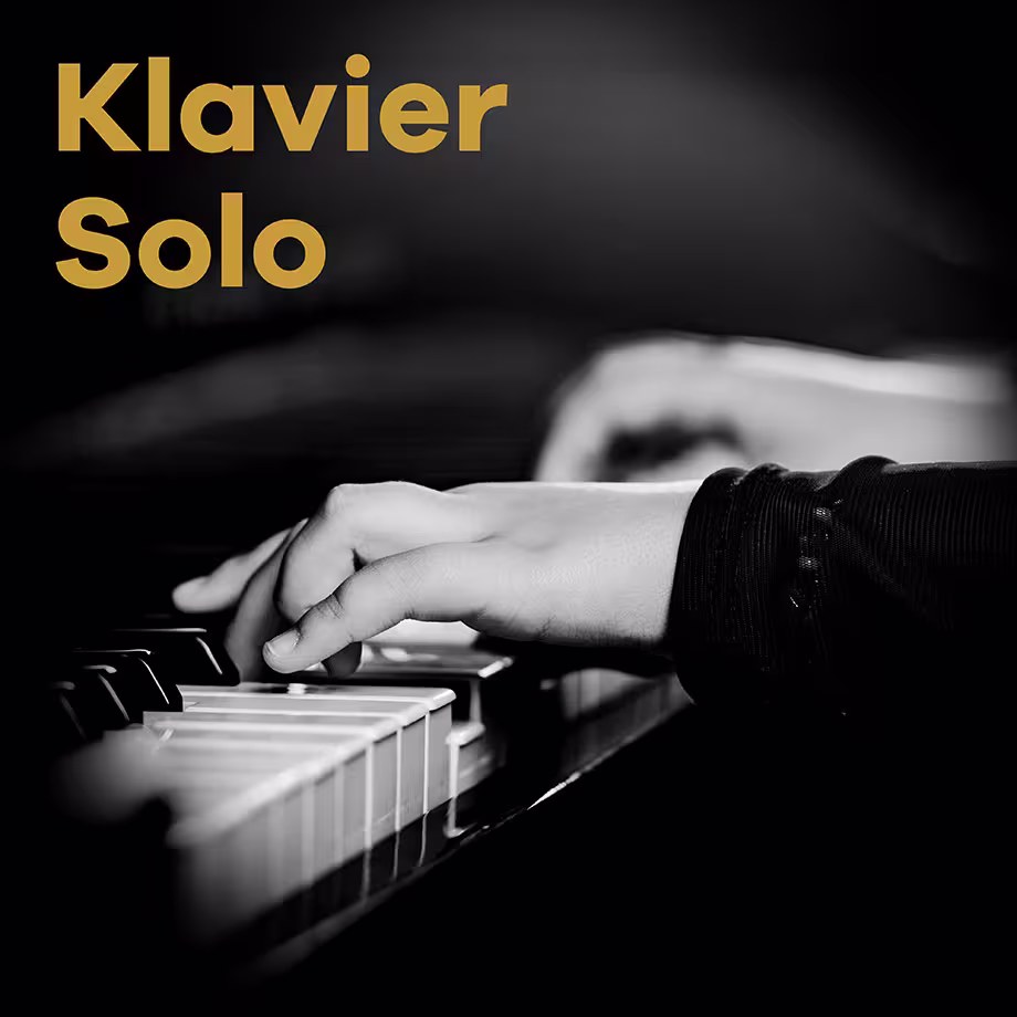 Sender Klavier Solo mit Händen, die Klavier-Tasten drücken
