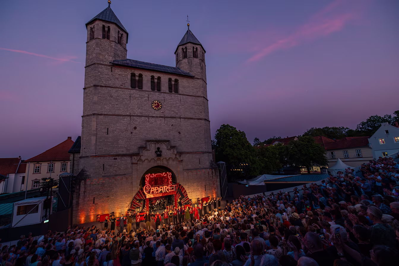 Gandersheimer Domfestspiele 2026: „Was wäre wenn“ Gandersheimer Domfestspiele 26 1