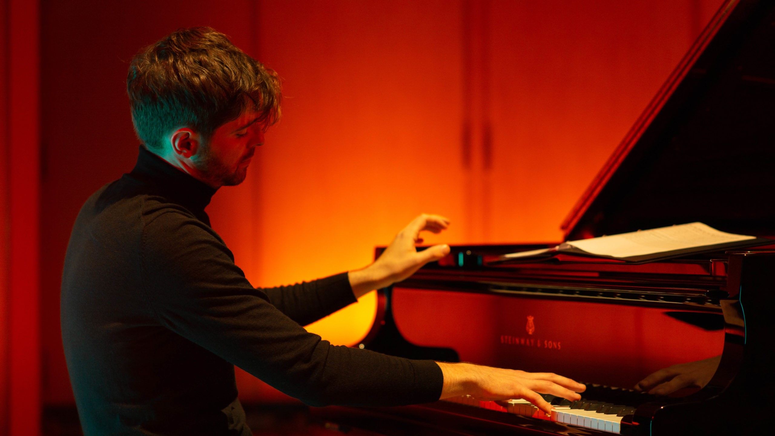 Florian Christl am Flügel