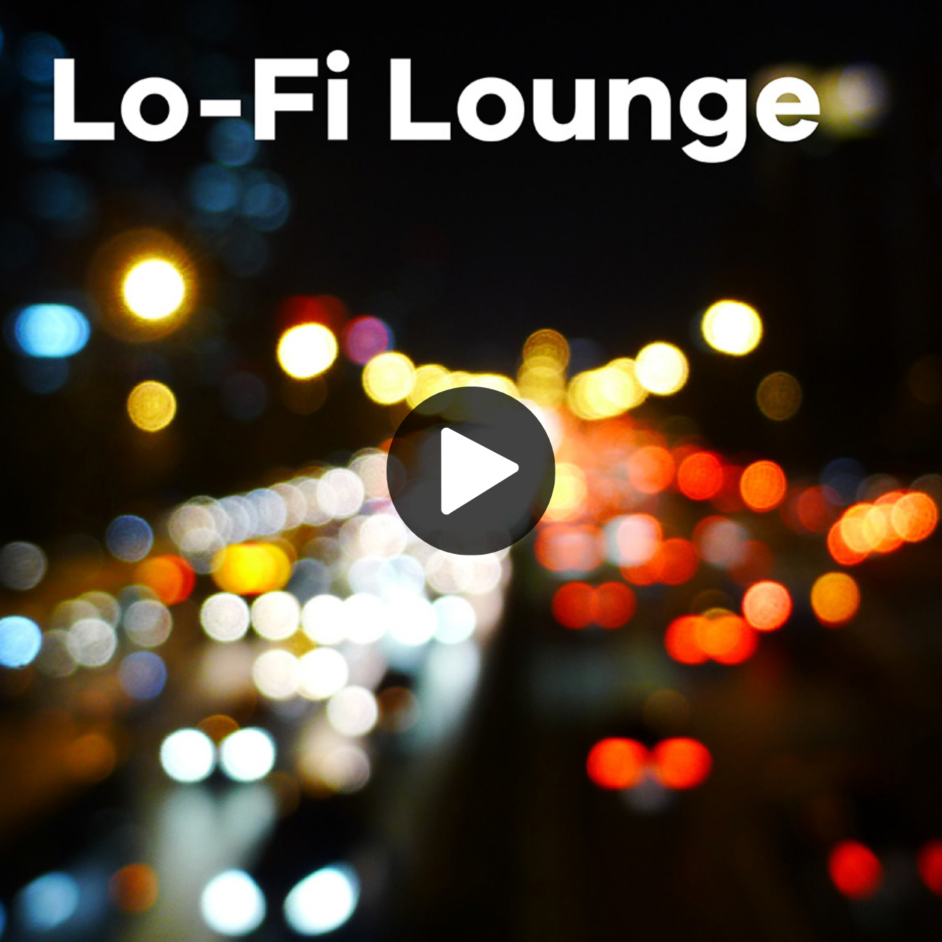 Lo-Fi Lounge mit verschwommenen Blikc auf eine volle Autobahn bei Nacht