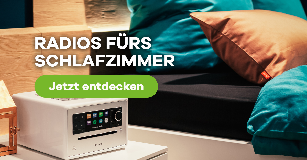 Radios fürs Schlafzimmer - sonoro ELITE auf Nachttisch neben Bett