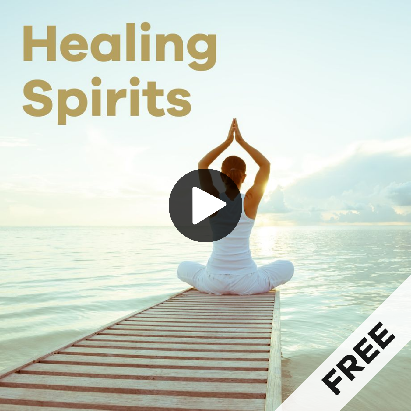 Sender Healing Spirits mit einer Frau in Yoga-Position auf einem Steg am Meer