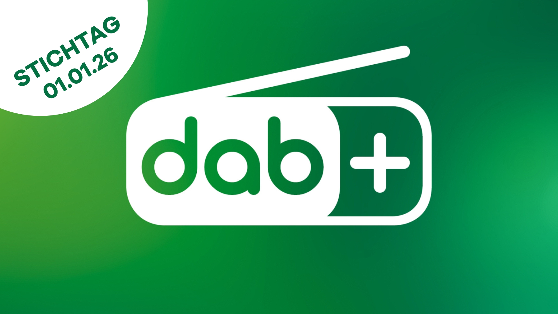 DAB+ Logo mit Schriftzug „Stichtag 01.01.26“ auf grünem Hintergrund